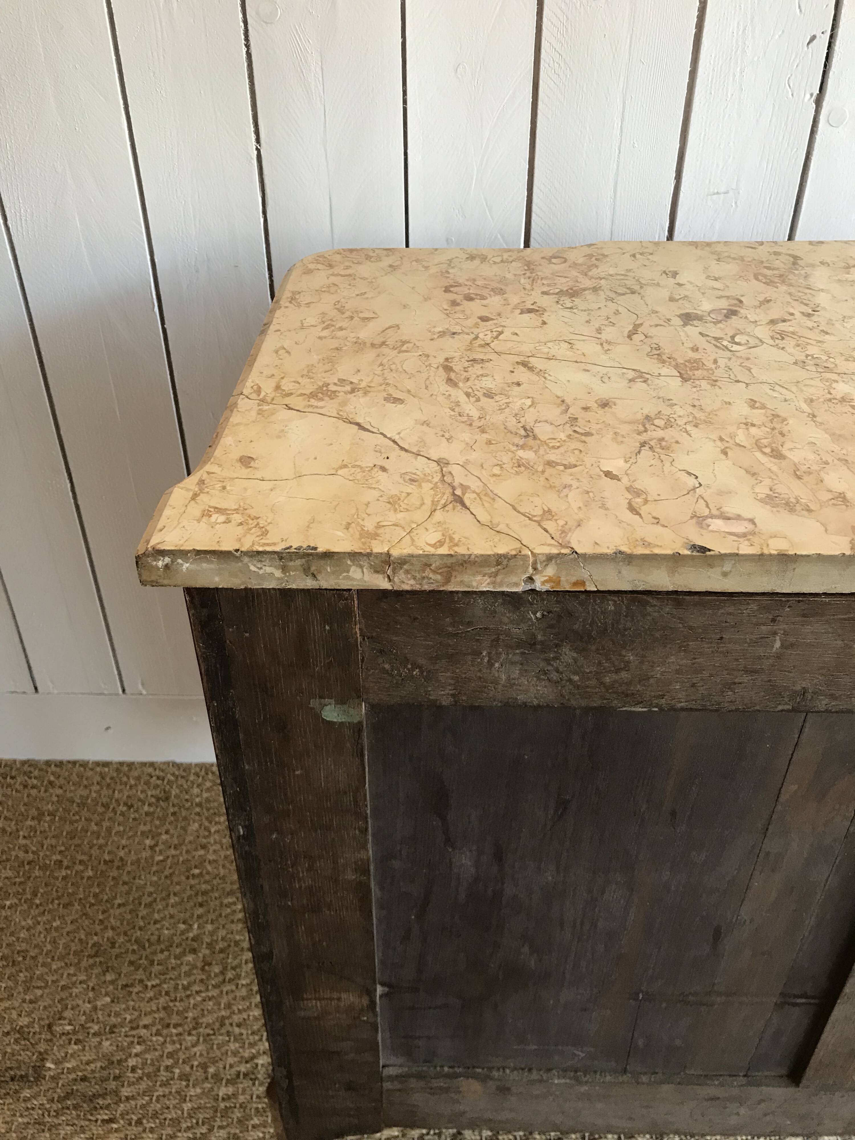 Commode transition in marquetry. 18th century.