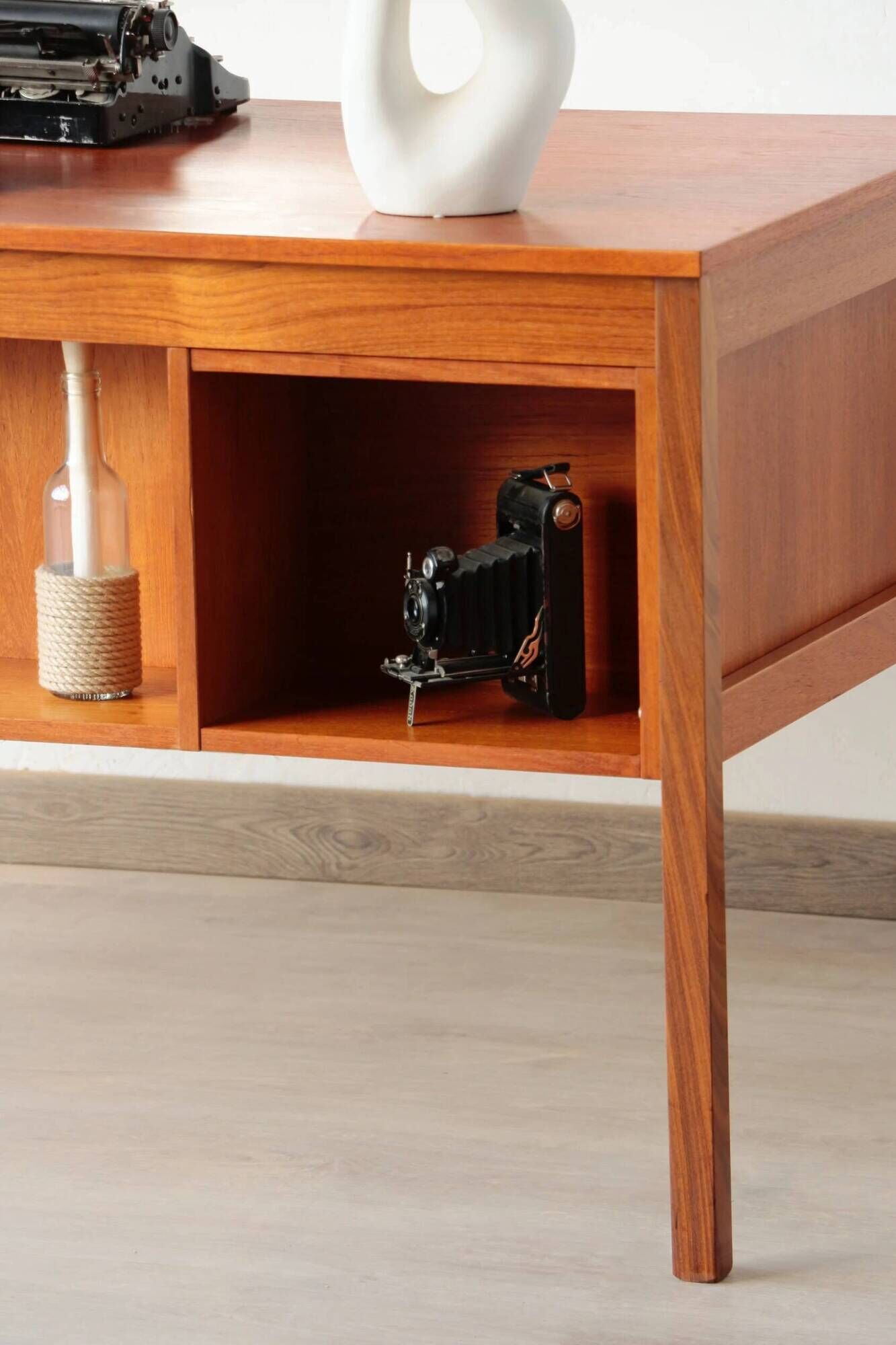 Bureau danois en teck vintage – Domino Møbler (années 60)