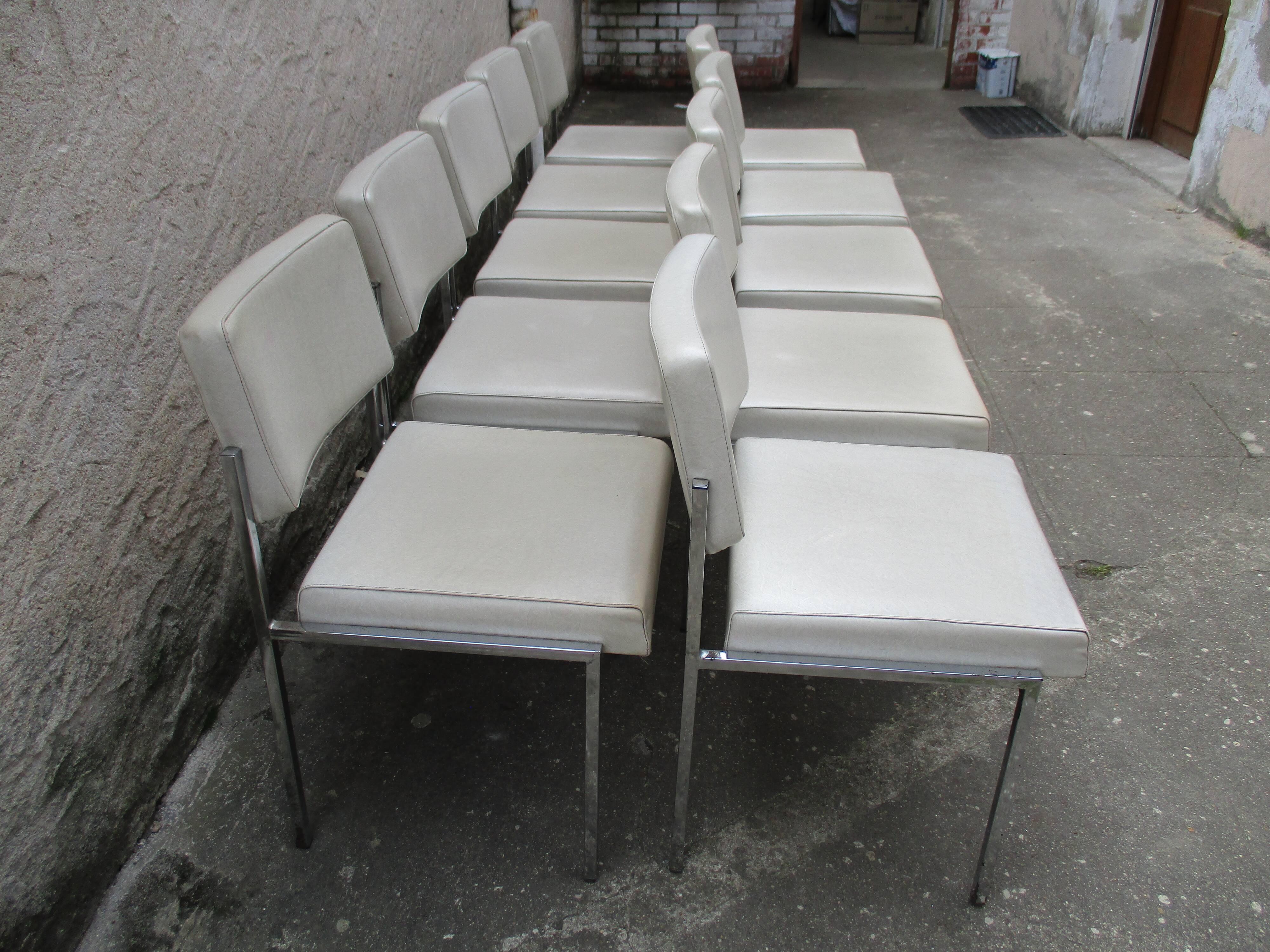 Lot of 10 chairs Strafor 70s
