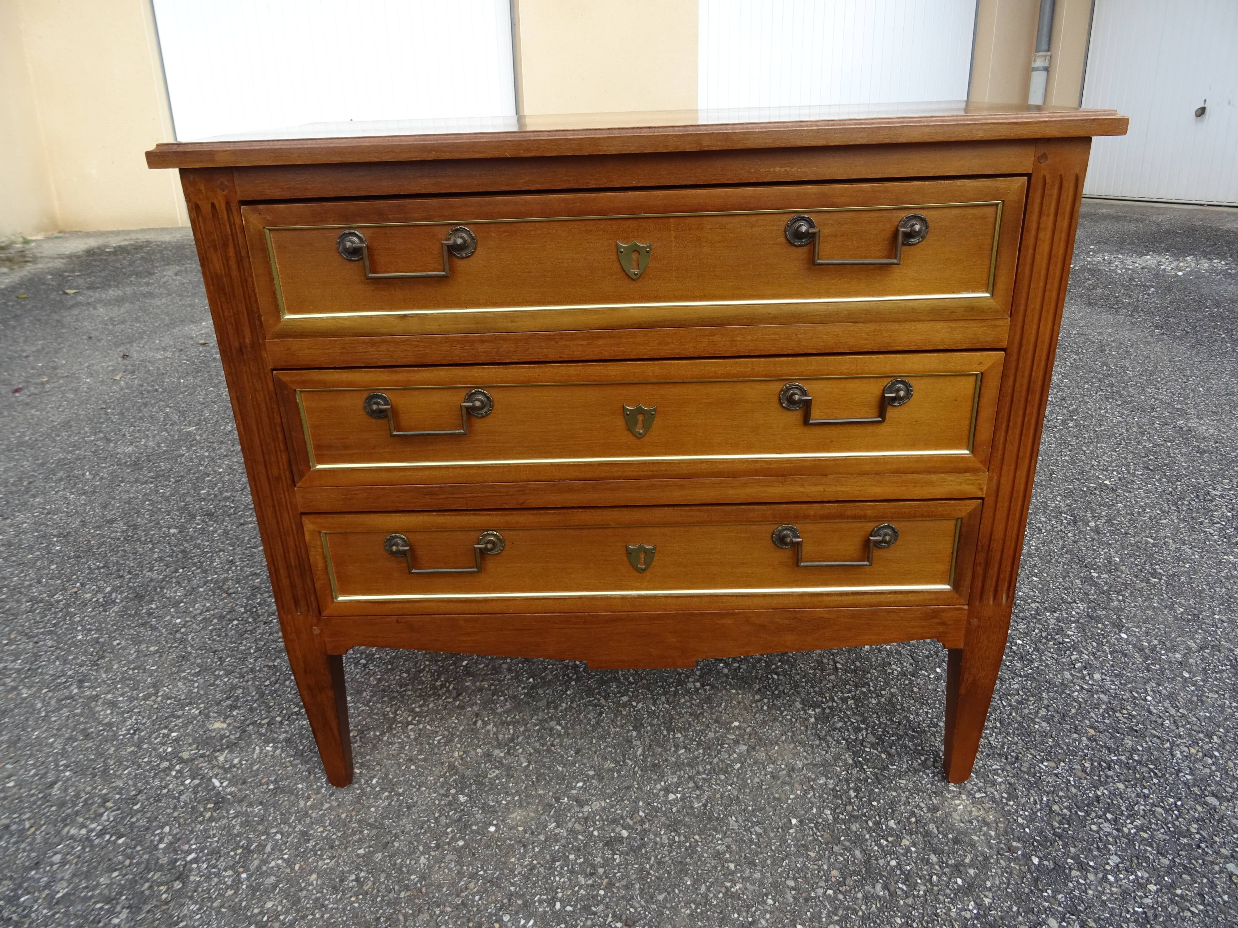Commode de style directoire bois et laiton