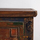 Malle ancienne à motifs floraux (c.1920)