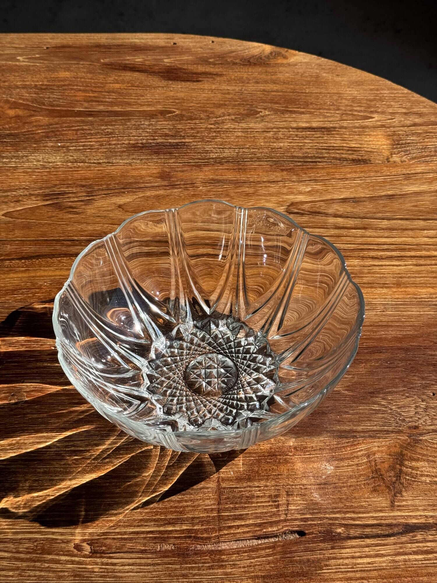 Small vintage Arcoroc Codec glass salad bowl with stylized petal patterns