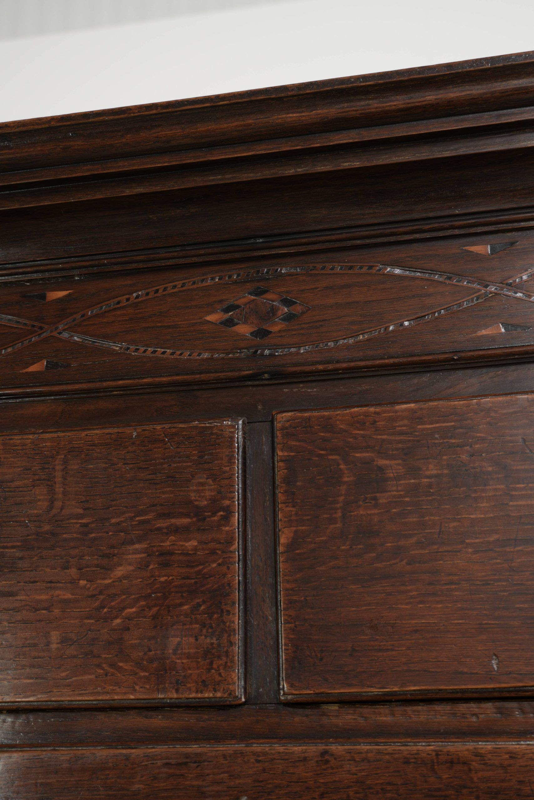 Commode anglaise antique du XVIIIe siècle en chêne.