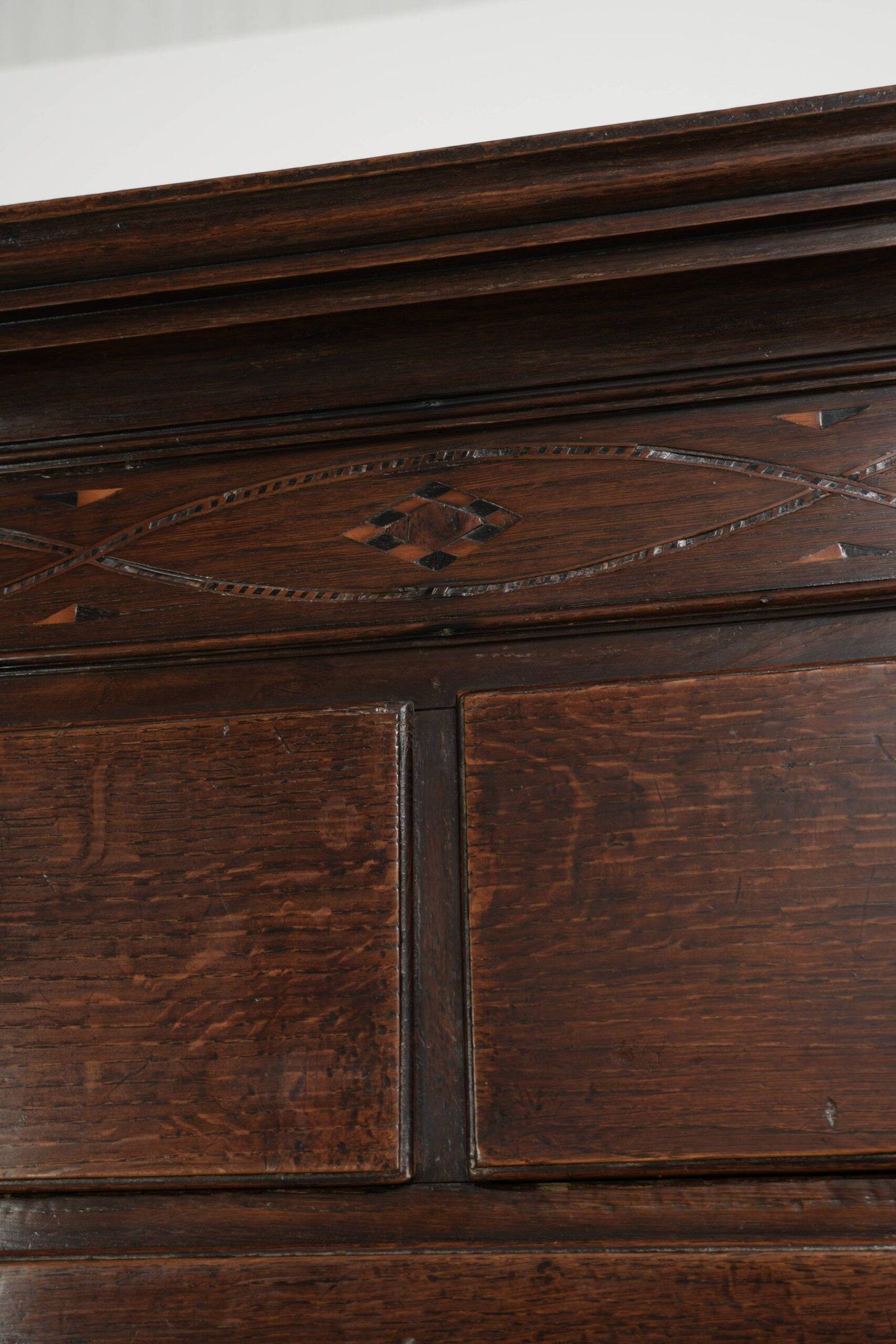 Commode anglaise antique du XVIIIe siècle en chêne.