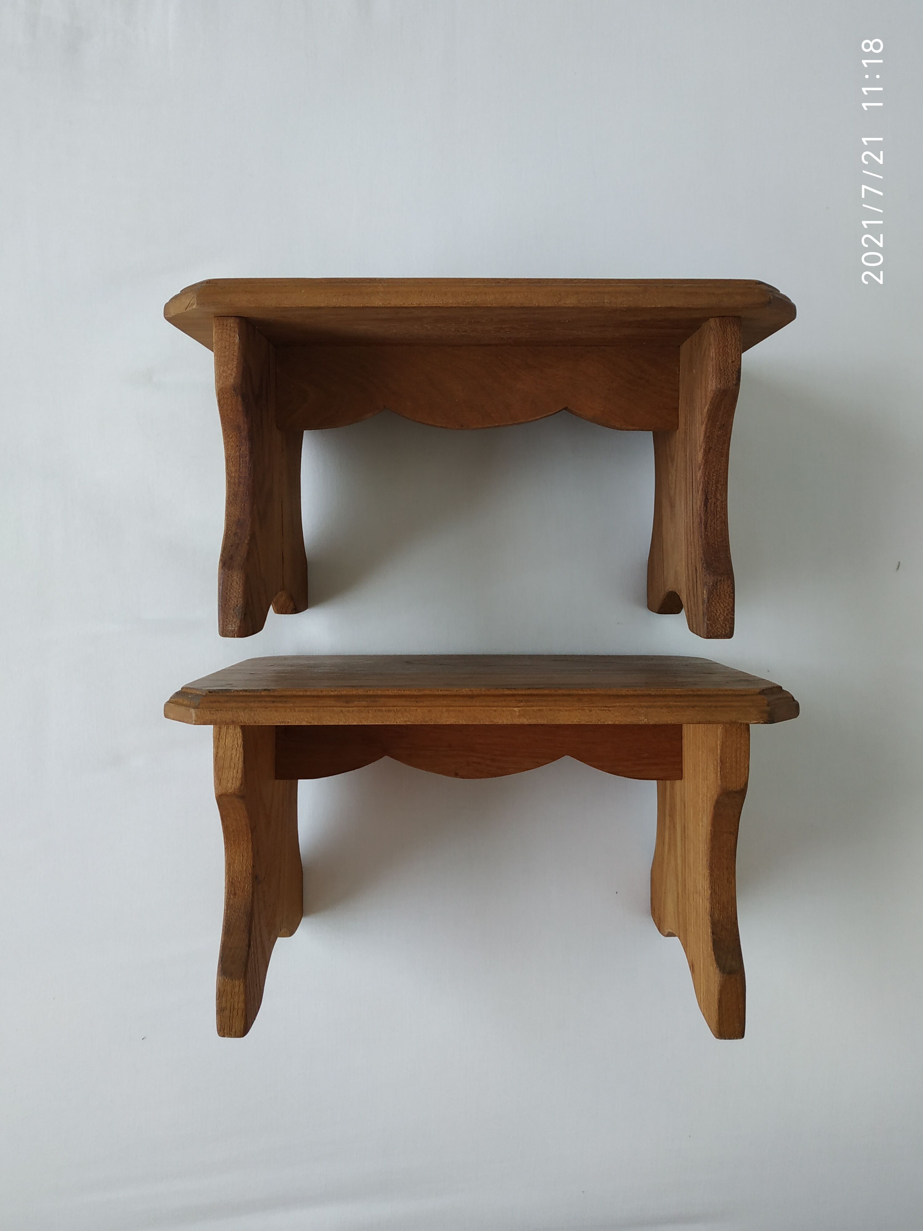 Duo wooden stools