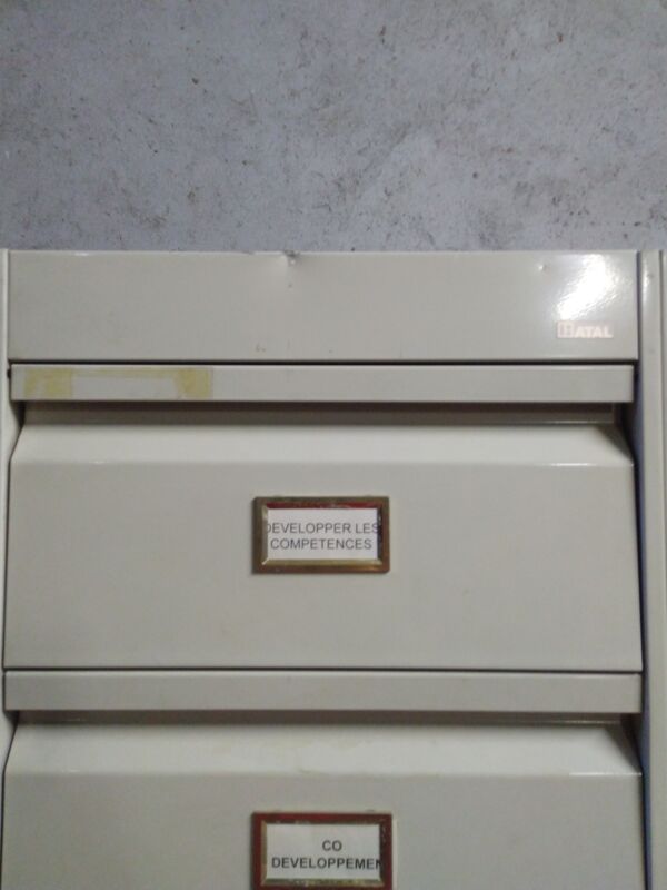 Armoire à casiers métallique industrielle Atal