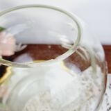 Vase boule ciselé en verre transparent