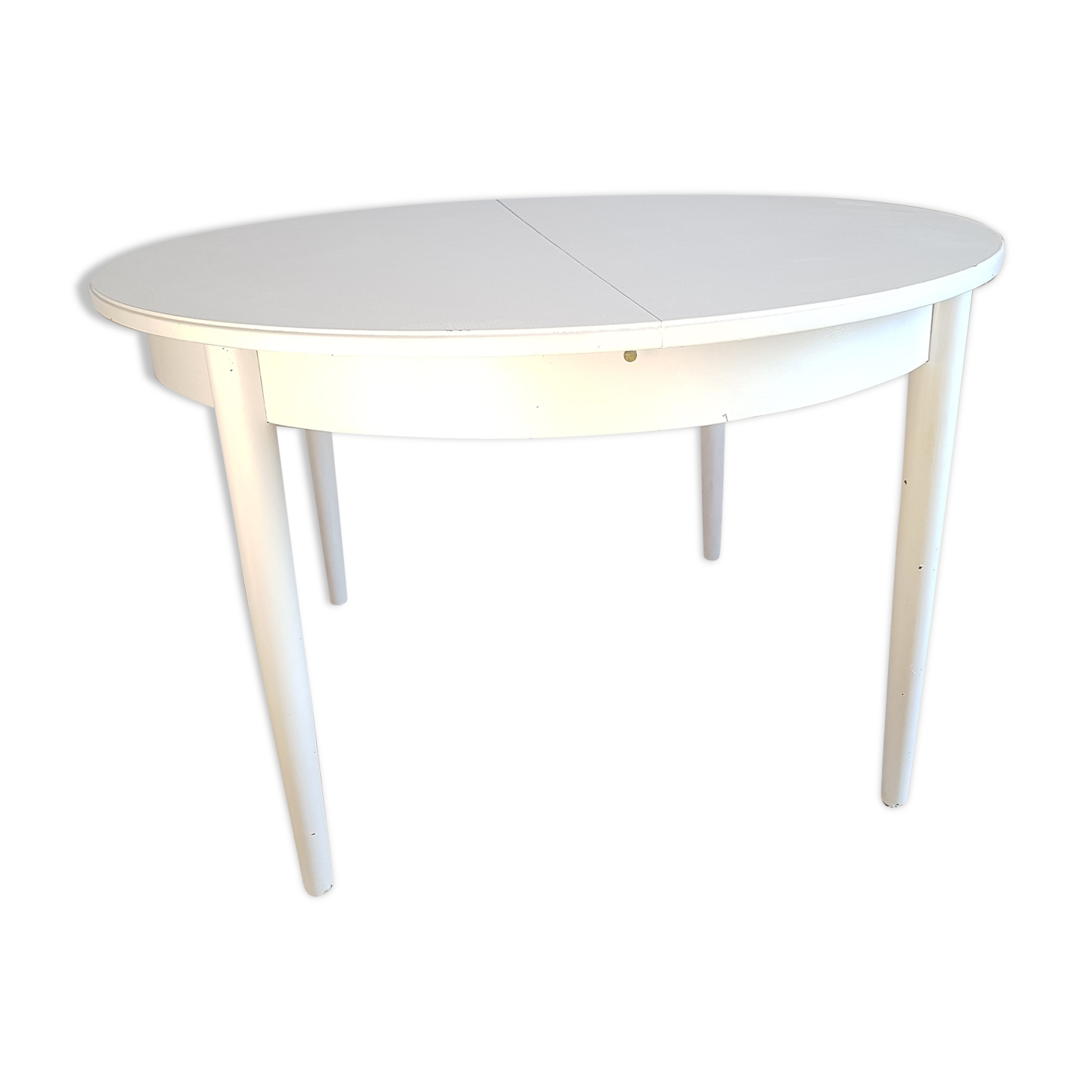 Scandinavian extendable table with butterfly extensions