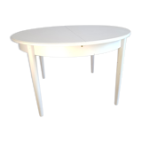 Scandinavian extendable table with butterfly extensions