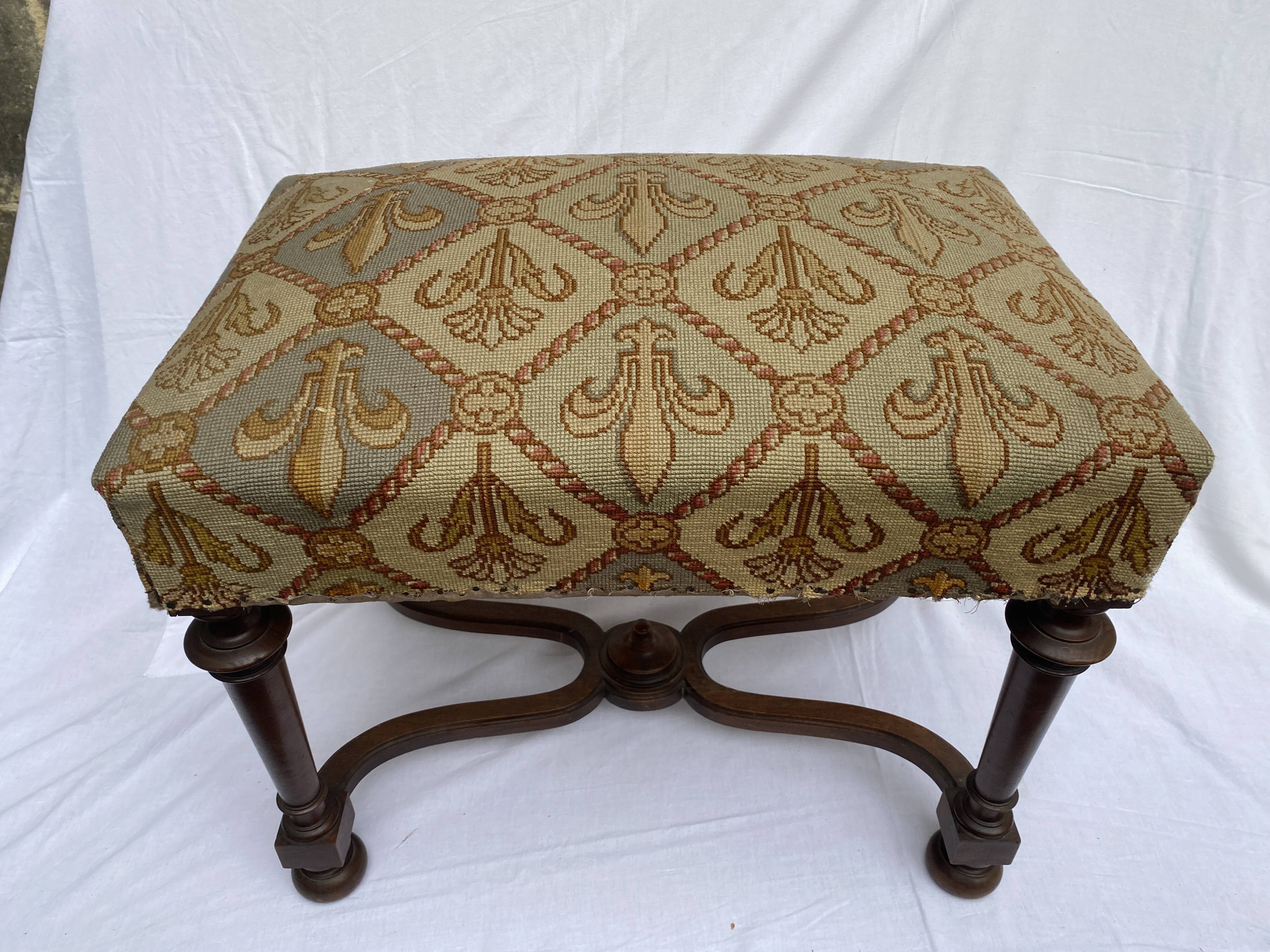 Oak stool / Louis XIV style piano stool