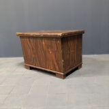 Popular art box with striped pattern