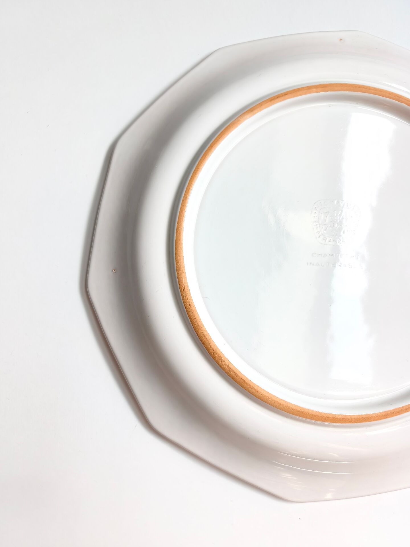 Round vintage Niderviller plate with a country decor.