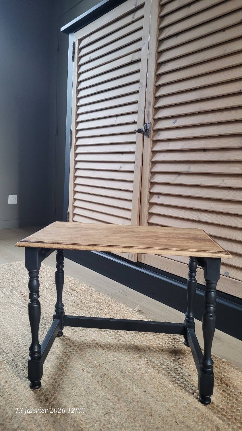 Nest tables in wood and black.