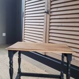 Nest tables in wood and black.