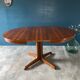 Expandable round table with butterfly extension
