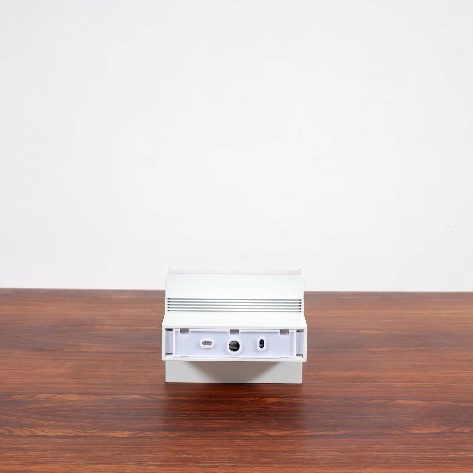 “Tight light” wall lamps by Piero Lissoni for Flos