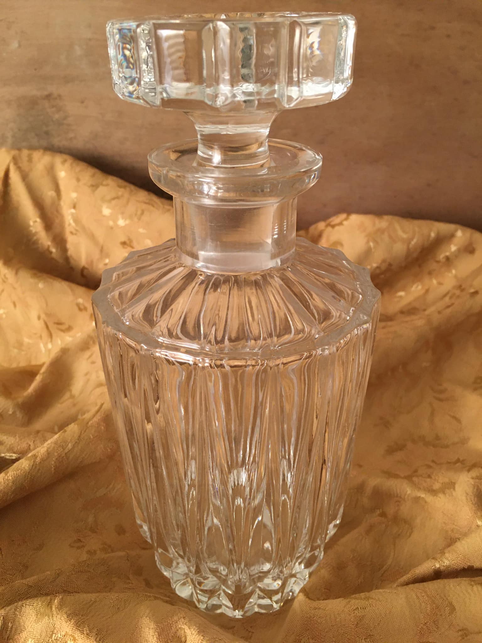 Carafe en verre ciselé avec bouchon verre
