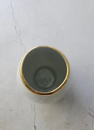 Brussels porcelain vase with a gold rim and flowers