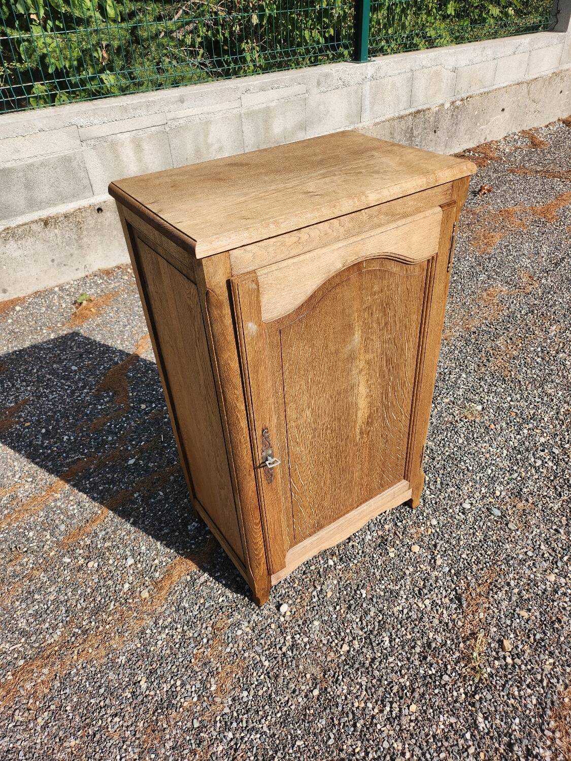 Old small vintage oak 1-door cabinet