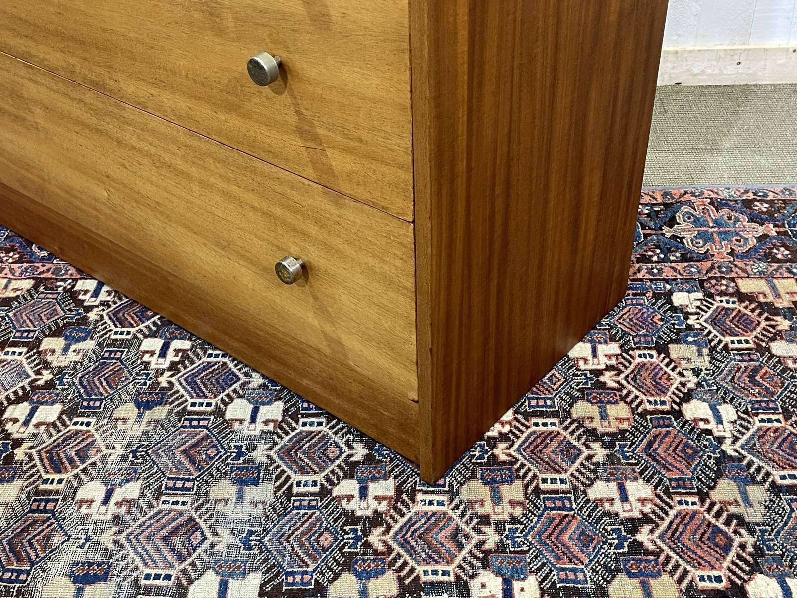 English chest of drawers from the 70s in mahogany