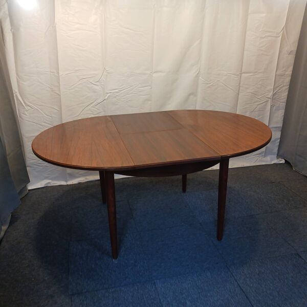 Table ronde scandinave