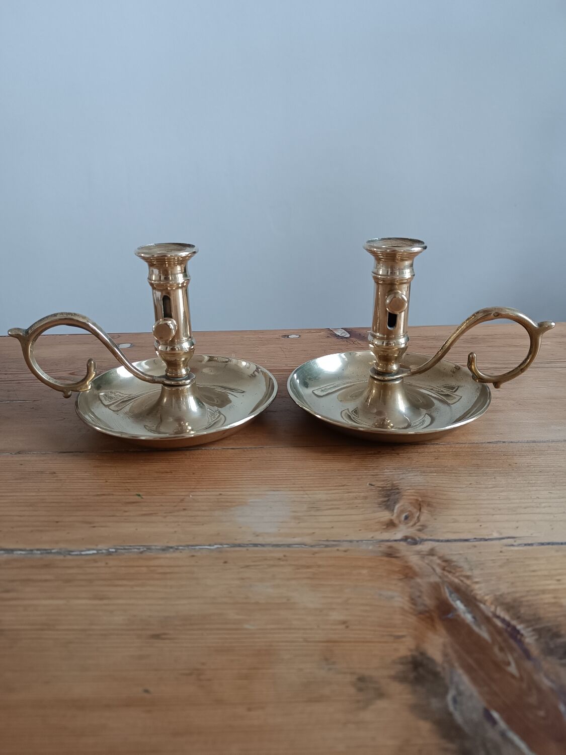 Duo of candlesticks 'cellar rat' in gilded brass