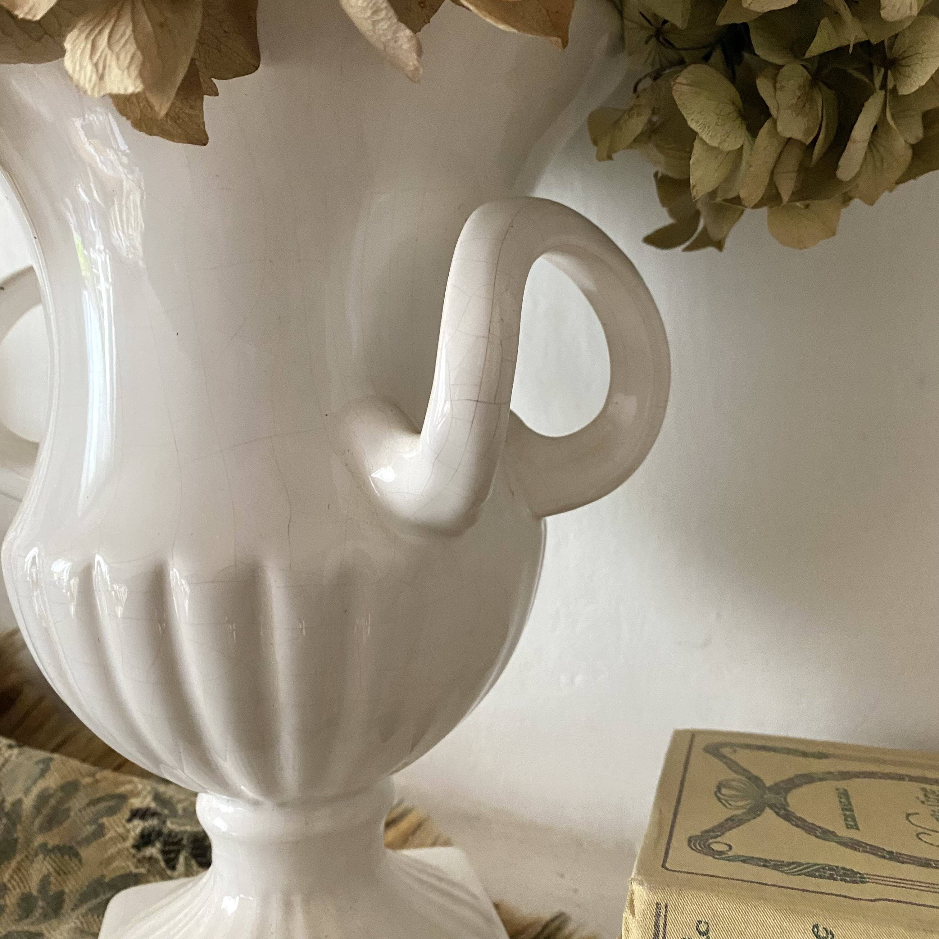 Cache pot , vase amphore en céramique