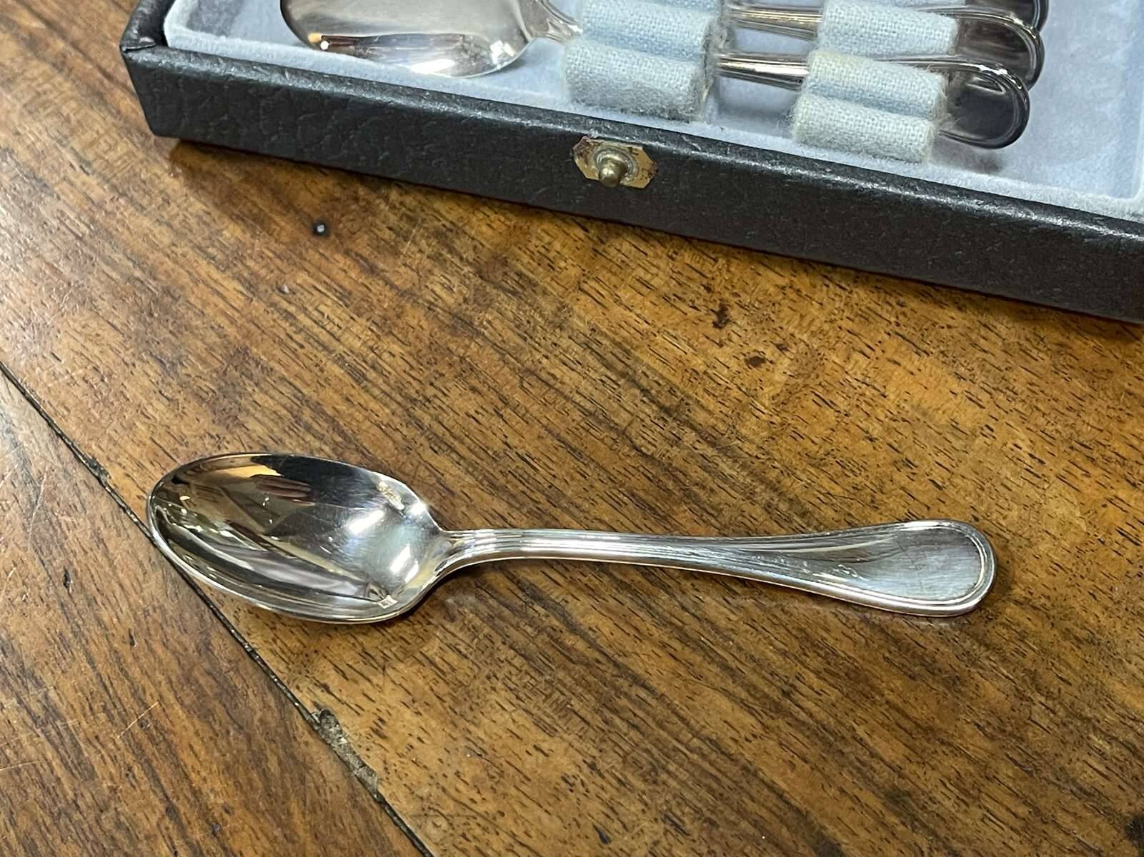Series of 12 teaspoons in silver metal with their box