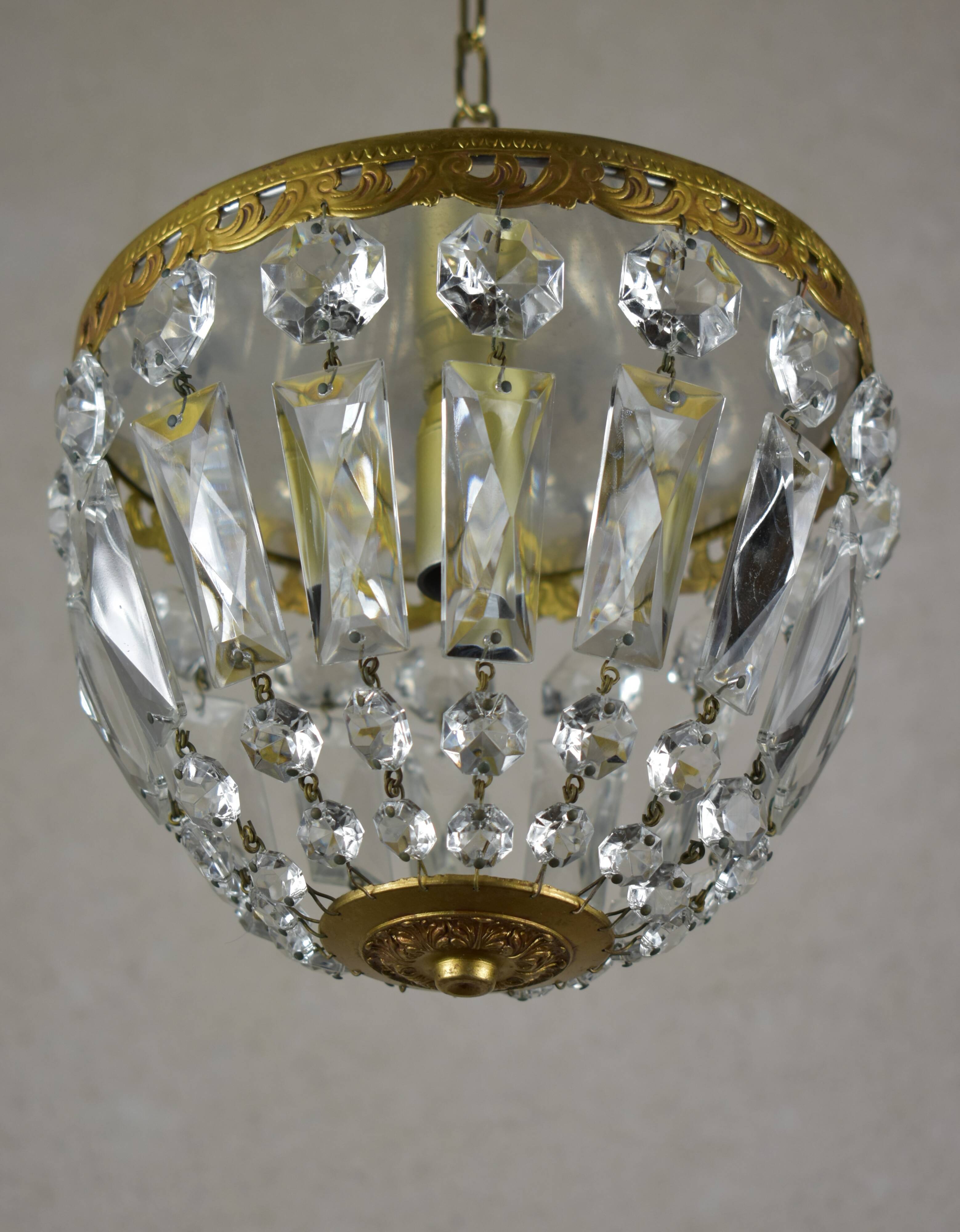 Tassel basket suspension