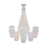 Colorful set consisting of a decanter and 7 70s liqueur glasses