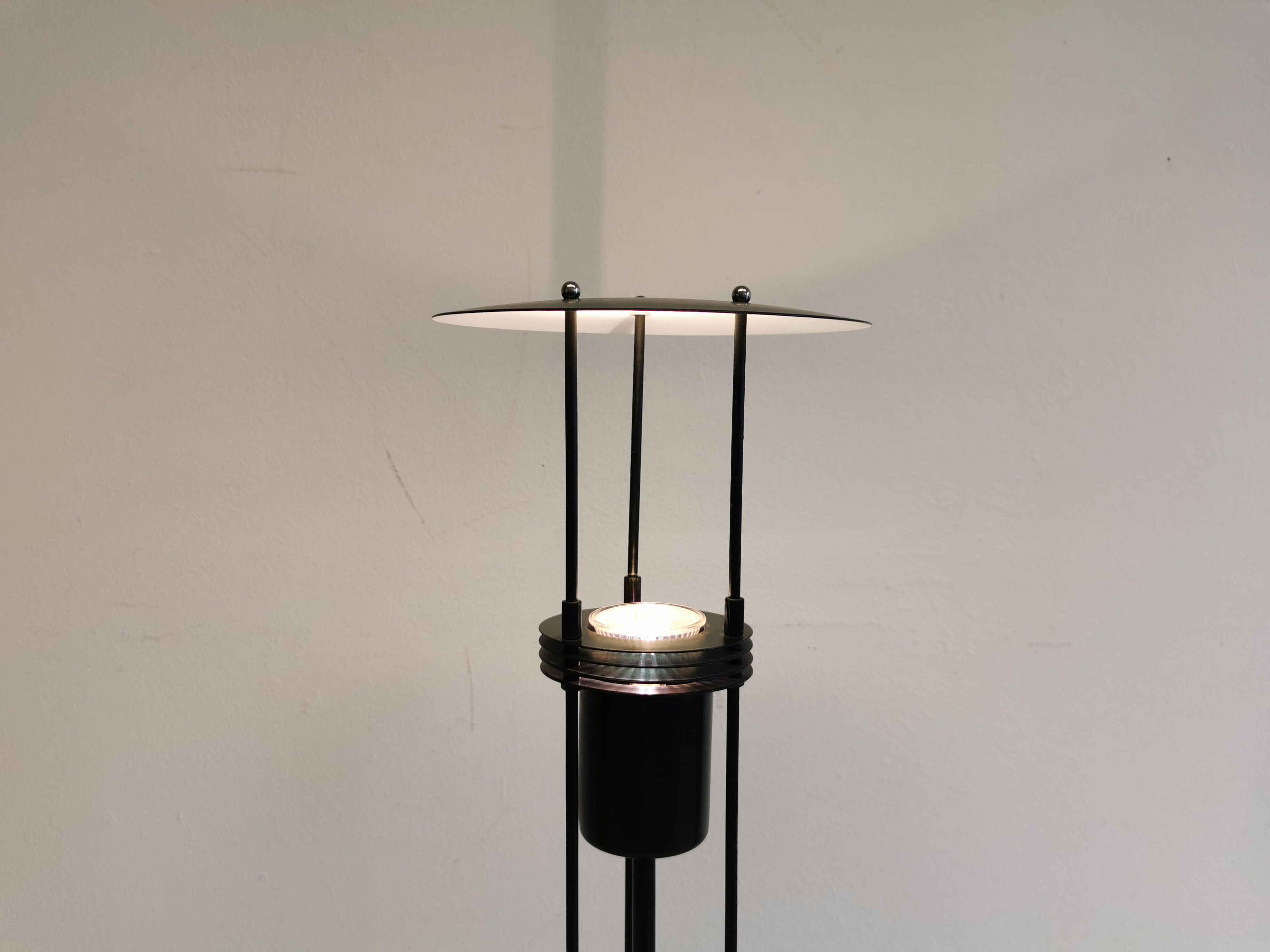 Table lamp in black colour