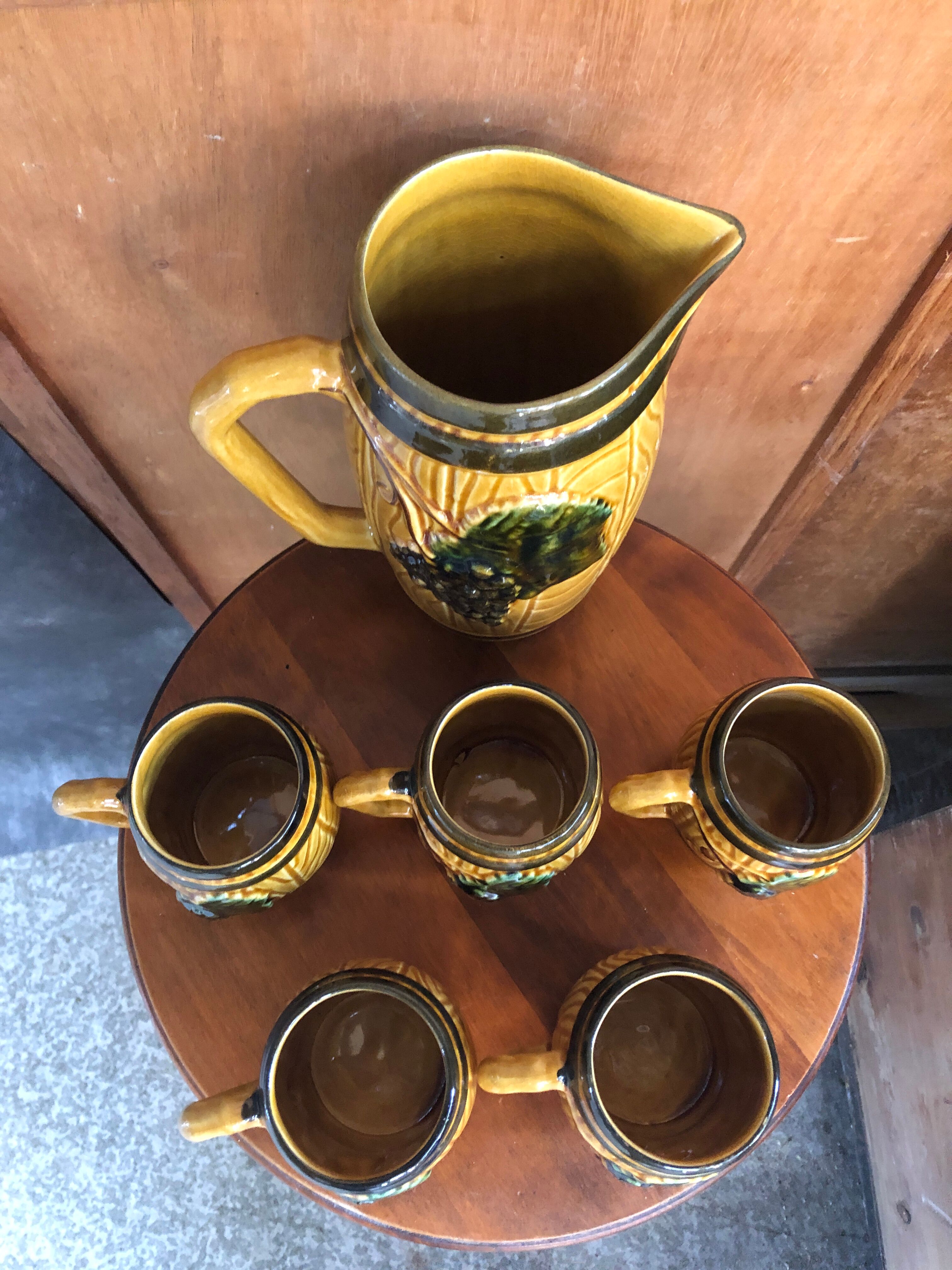 Old pitcher service & 5 ceramic mugs vintage yellow green grape vine decor
