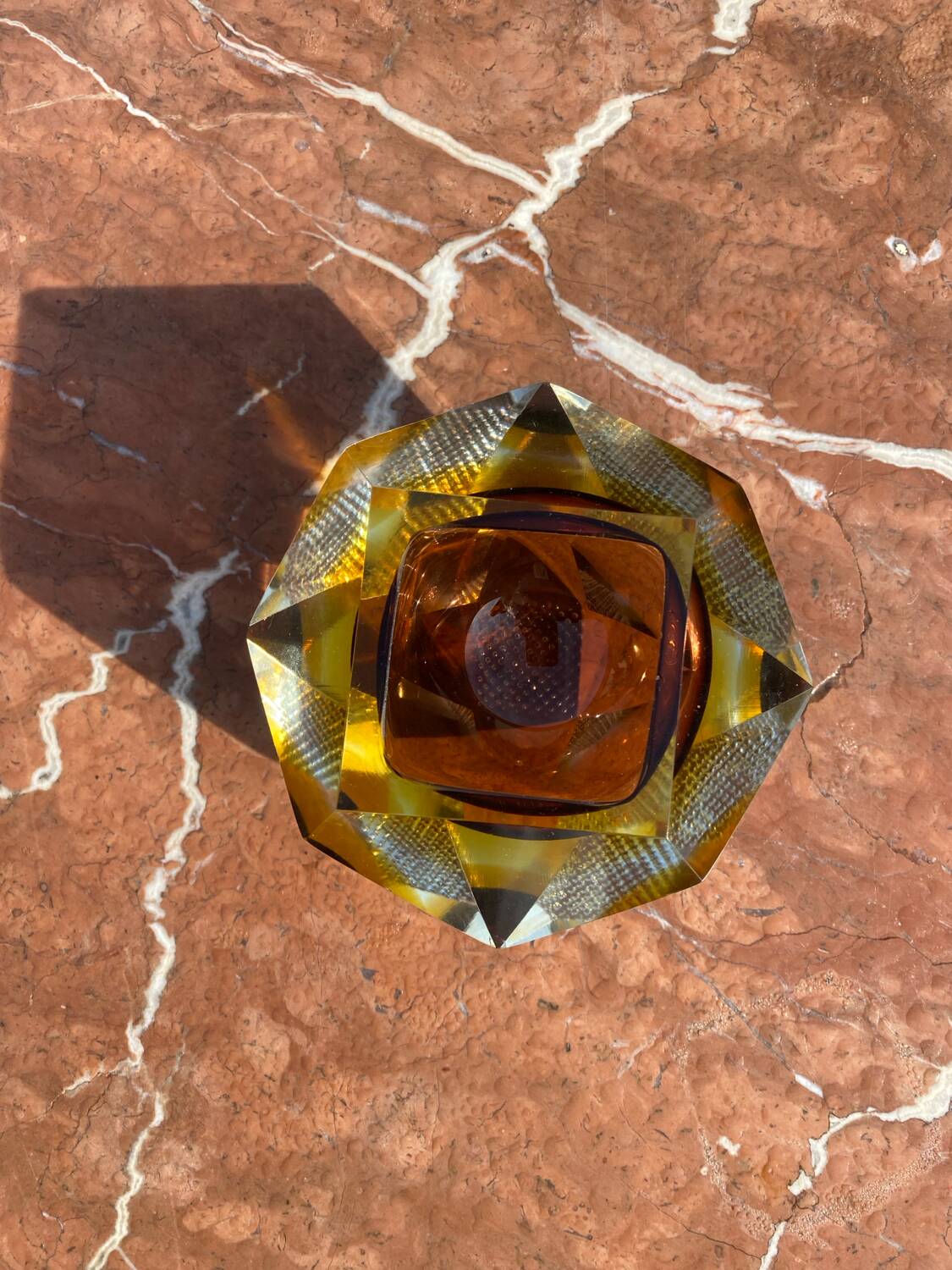 Cendrier vintage en verre de Murano sommerso, attribué à Flavio Poli,