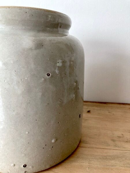 Large white sandstone mustard pot, 5L