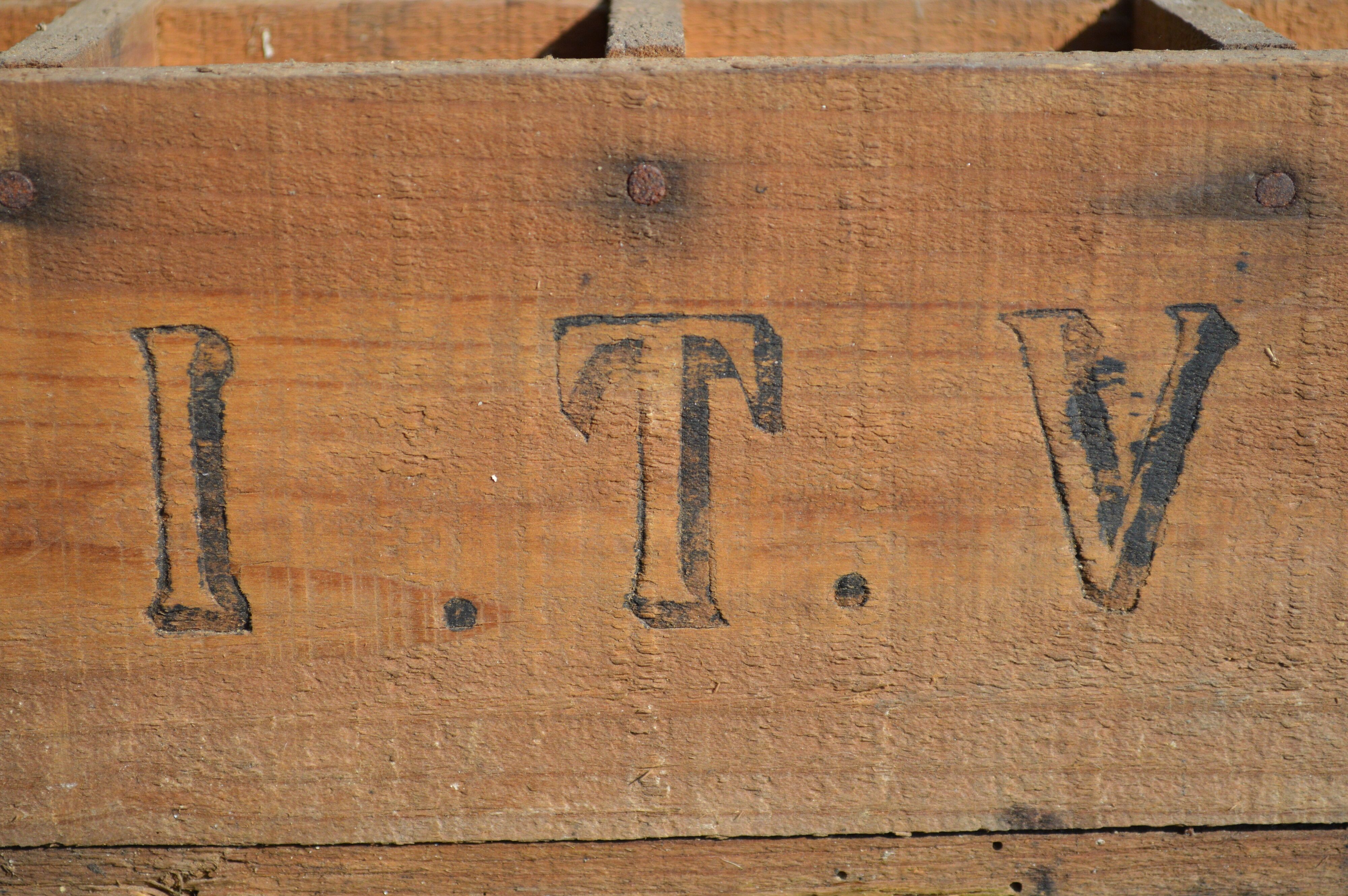 Wooden bottle holder