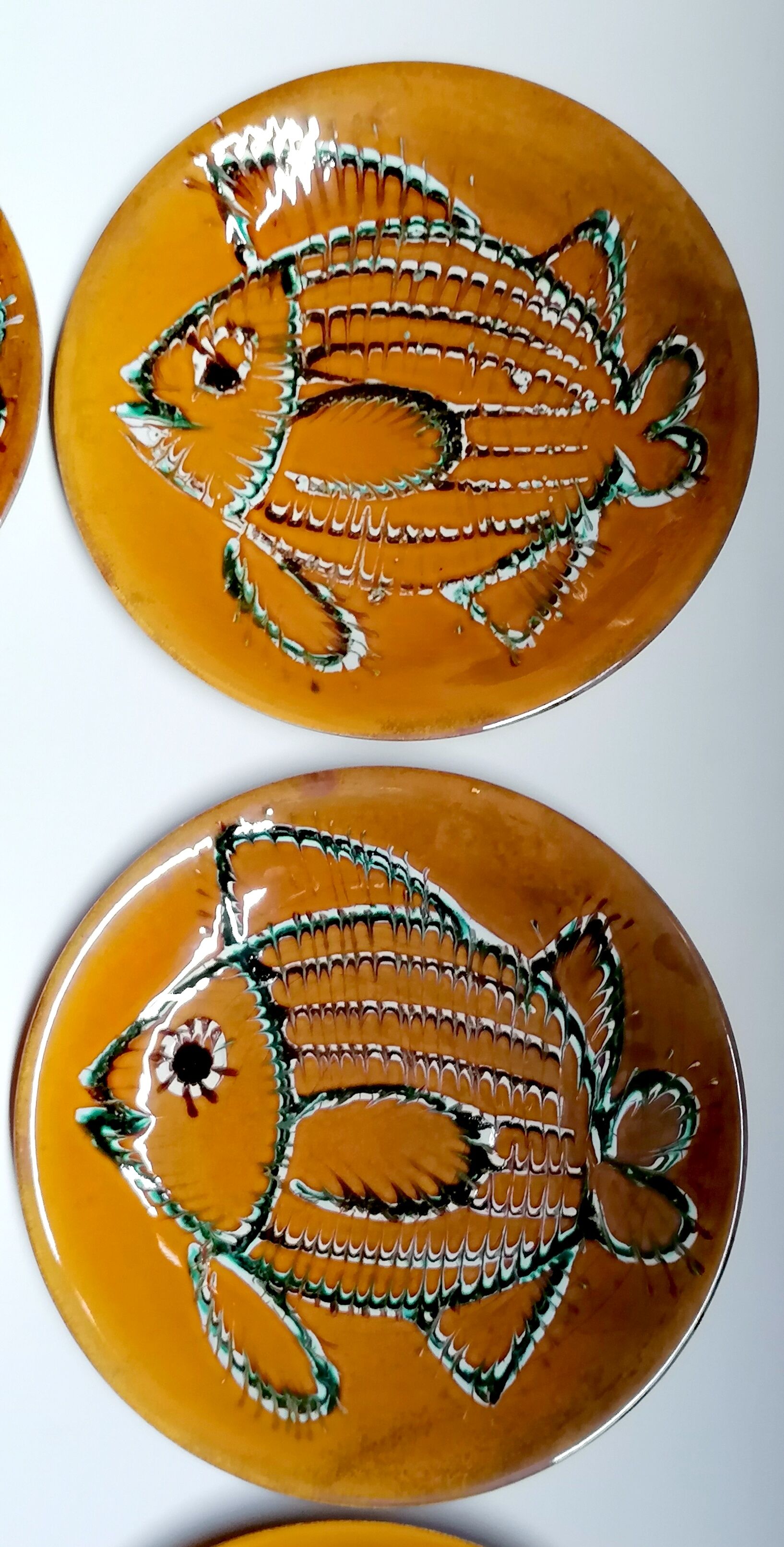 6 flat fish glazed plates