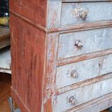 Distressed chest of drawers