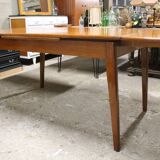 Extendable oak table