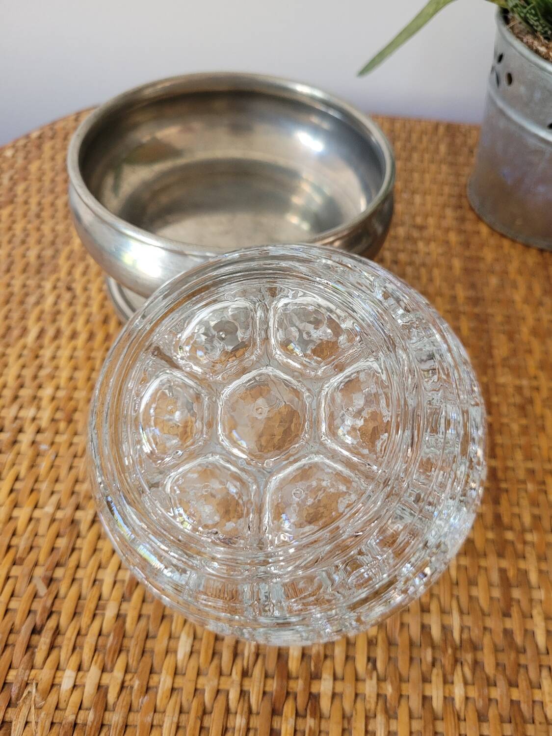Reims glass flower vase with tin support