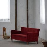Modern Danish canapé, 3-seater in red velvet, Fritz Hansen style, 1940s.
