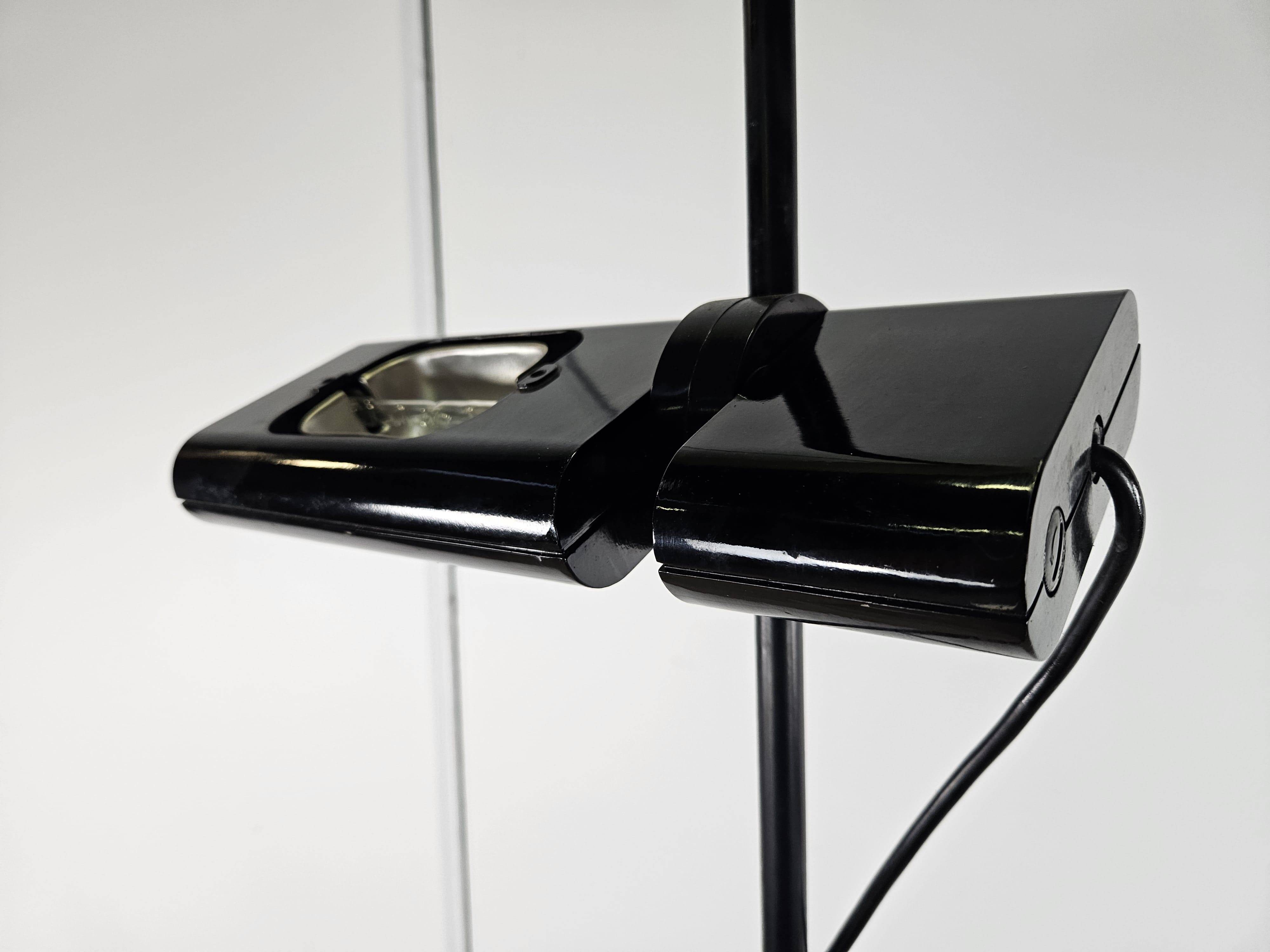 Lampadaire Aton conçu par Ernesto Gismondi en 1980 pour Artemide