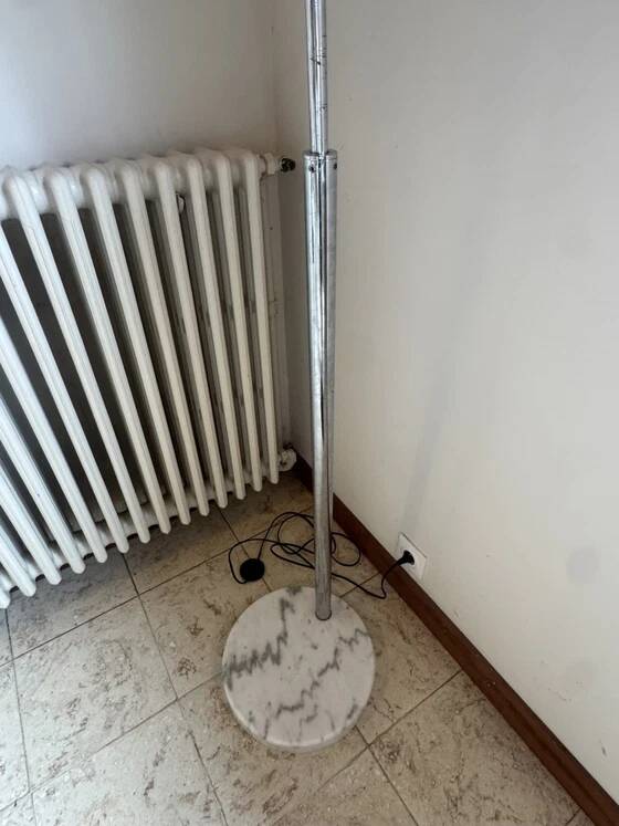 Large vintage Italian arc floor lamp – 1970s – Marble, chrome, and opaline diffuser