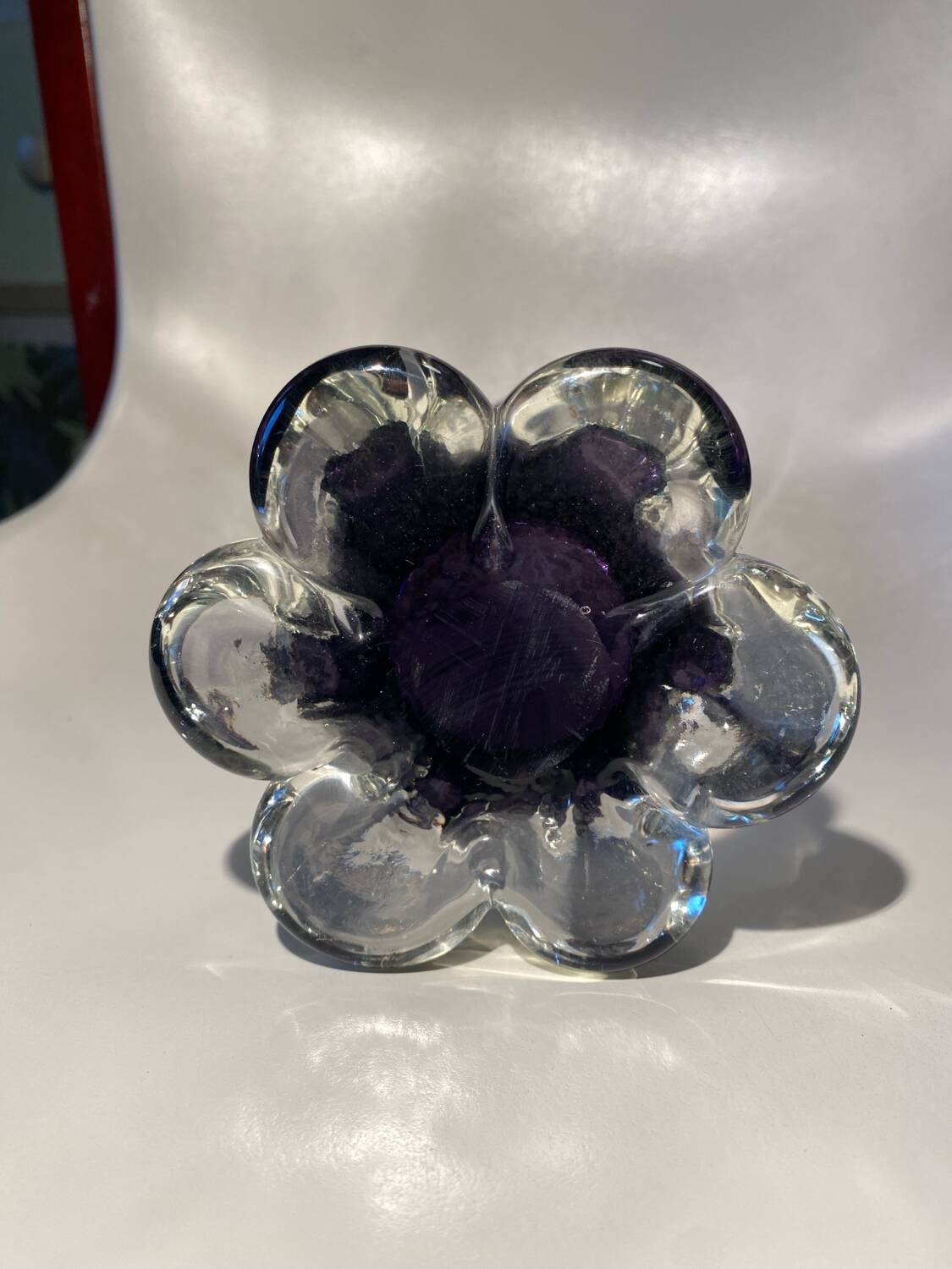 Vase en verre soufflé violet 70s