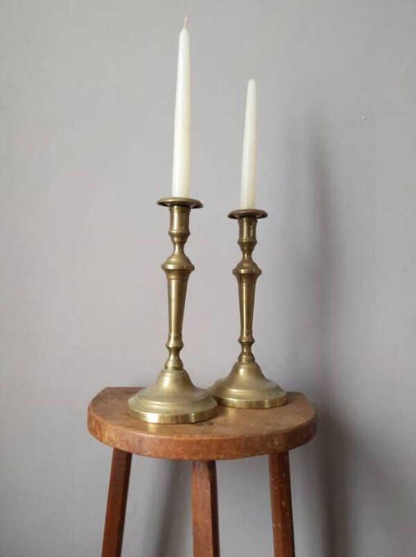 Paire de bougeoirs en laiton anciens campagne scandinave chandeliers