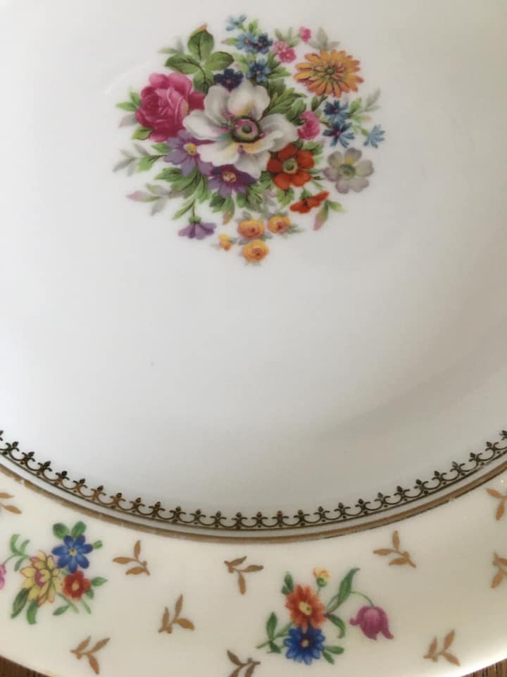 4 mismatched flat plates with floral patterns. Porcelain. Stamped