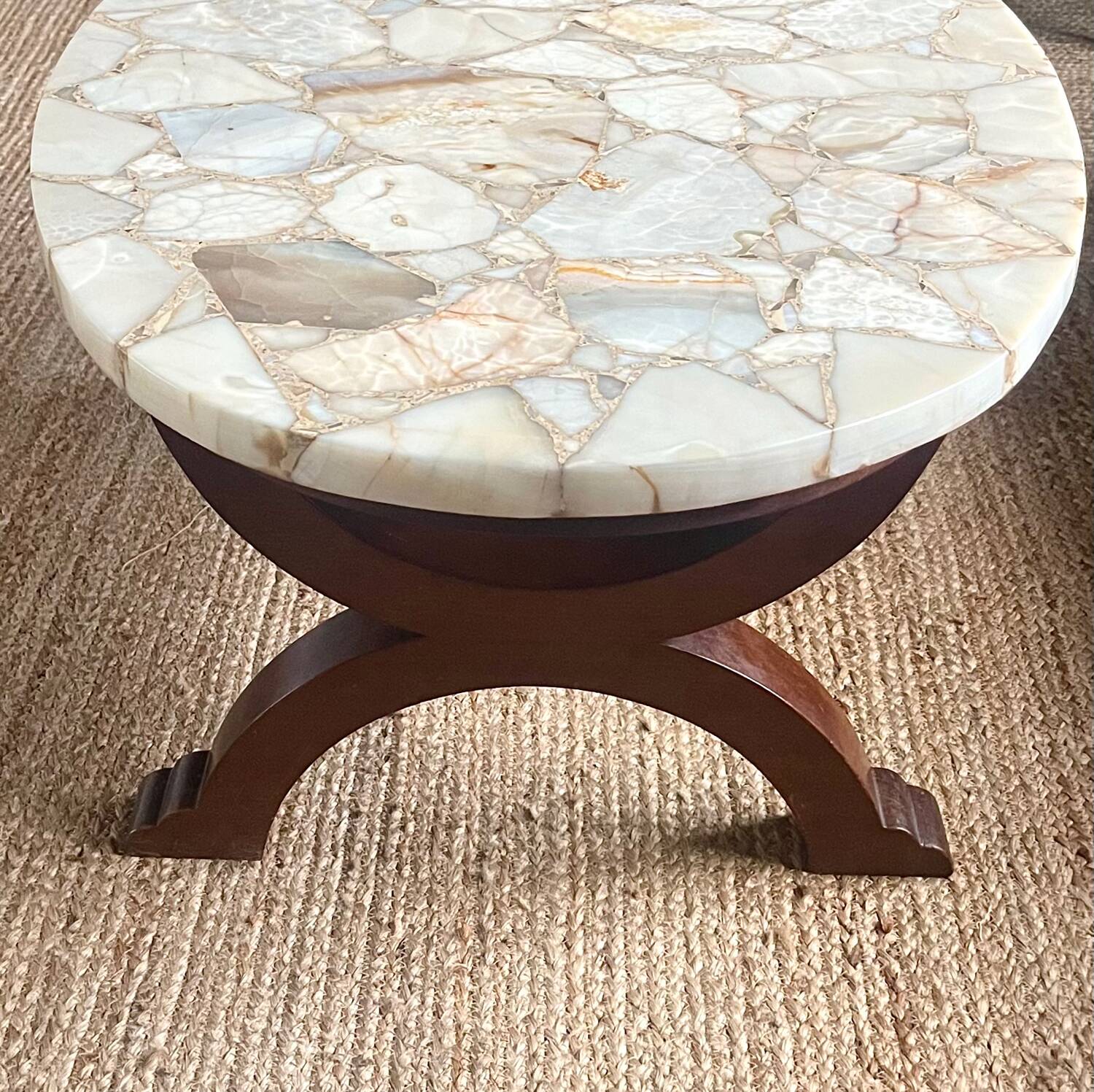 Coffee table in wood, marble and onyx.