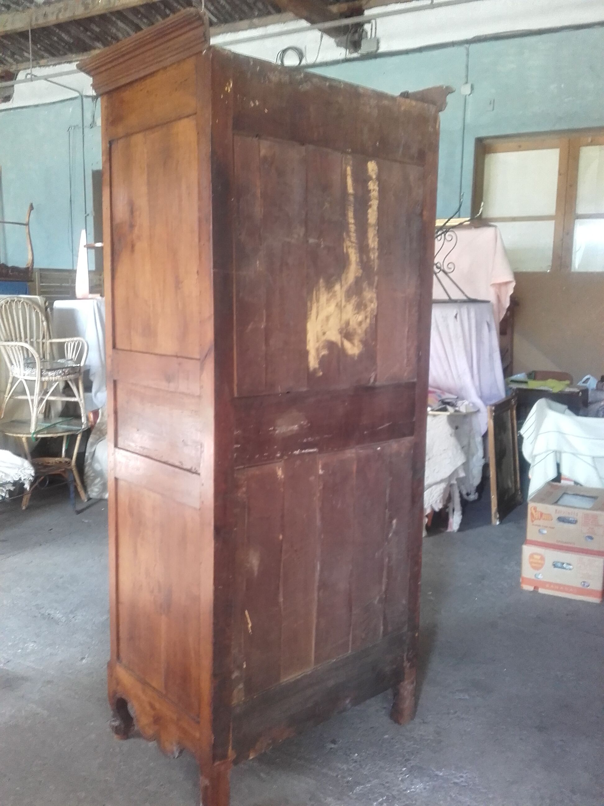 Wardrobe in 18th century walnut