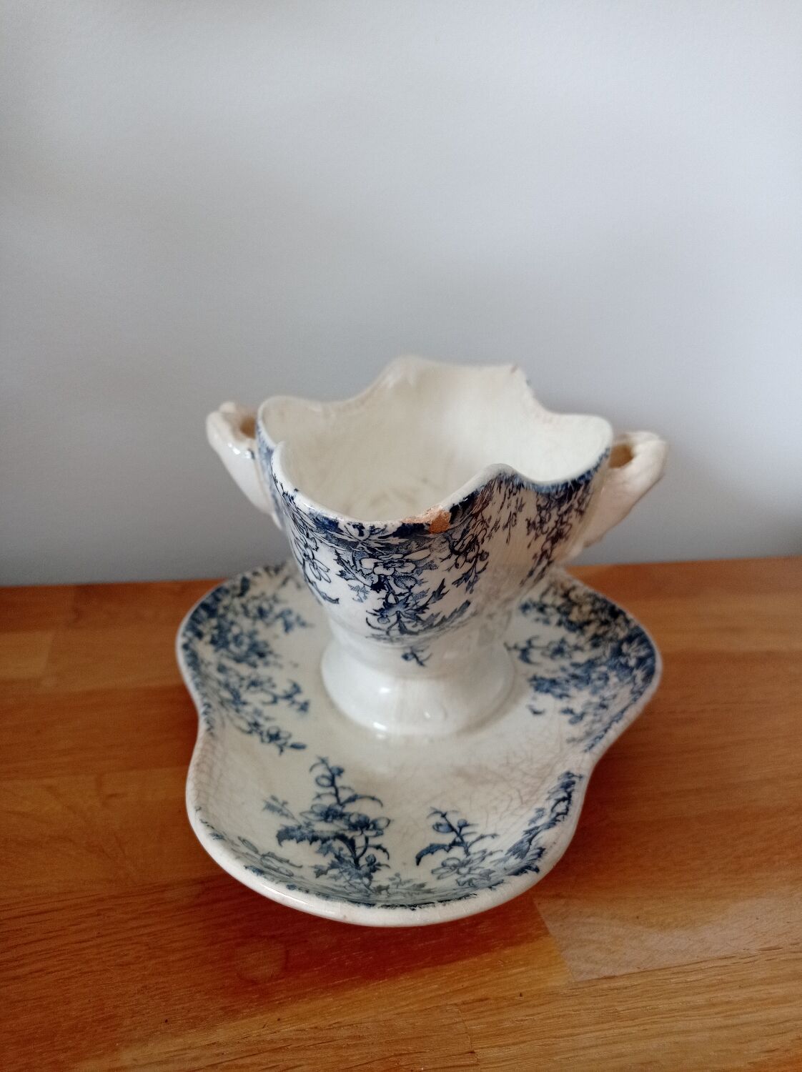Opaque porcelain saucière from Gien