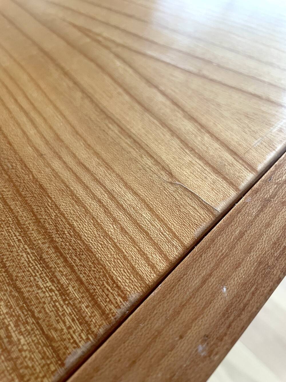 Extendable table designed by Alain Richard