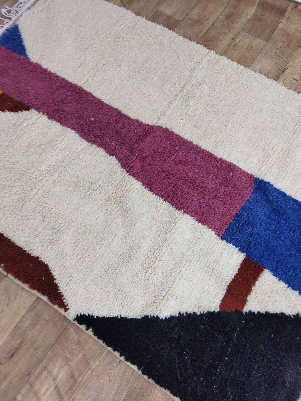 Handcrafted moroccan berber rug 224 x 154 cm
